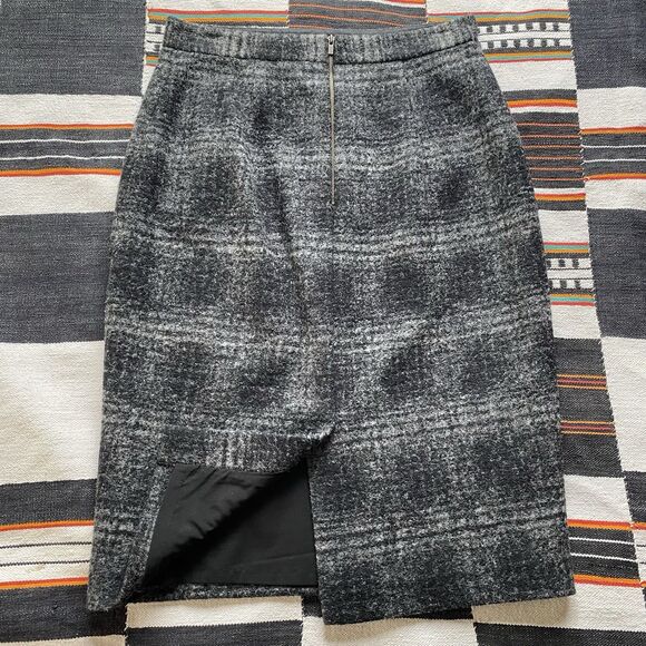 Banana Republic Wool Blend Skirt. Size 8. Knee Length. Winter. Work Wear. Casual - Picture 9 of 9